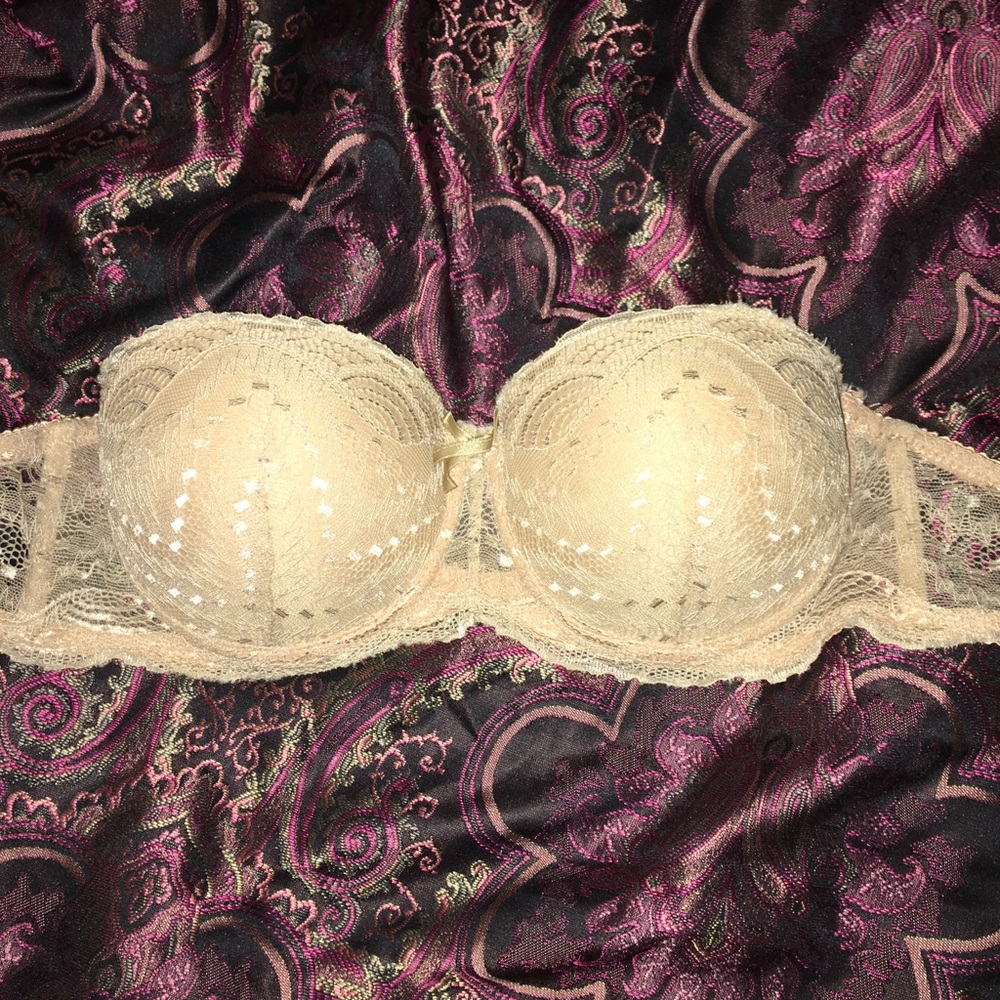 Cute lace strapless bra